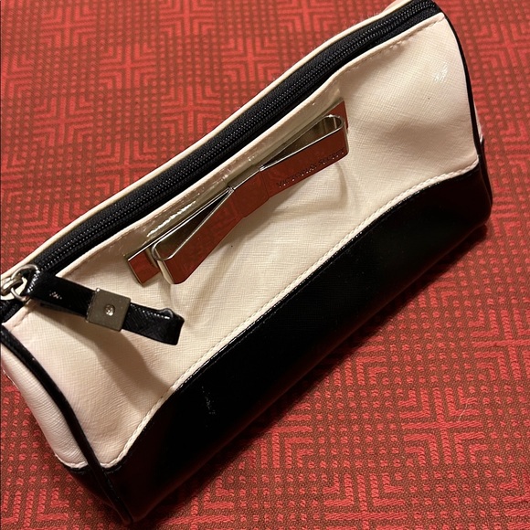Victoria's Secret Cream and Black Cosmetic Bag - Picture 1 of 13